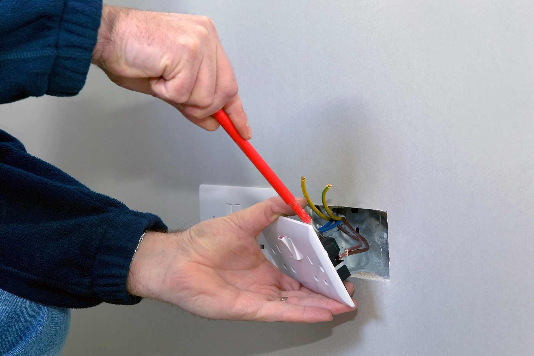 Our electricians can install plug sockets for domestic and commercial proeprties in Malton and the local area. 